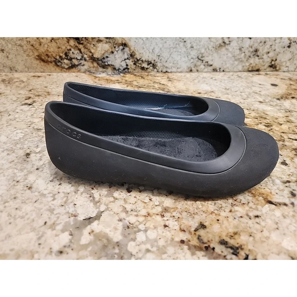 Crocs Womens Alice Mary Jane Black Closed Toe Flats Slip Resistant Size 7.  EUC